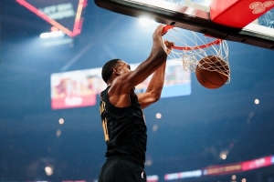 状态来了！莫布里内线翻江倒海 冲击篮筐连续暴扣